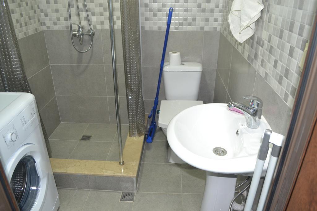 Apartment Mzika Batumi Exterior photo