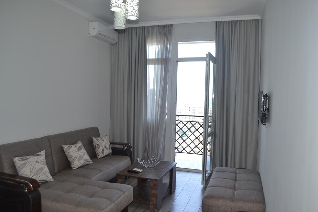 Apartment Mzika Batumi Exterior photo